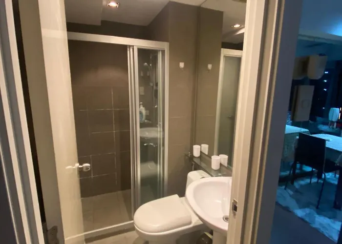 Homestay 56th Floor -sauna - Makati View - Knightsbridge Residences *